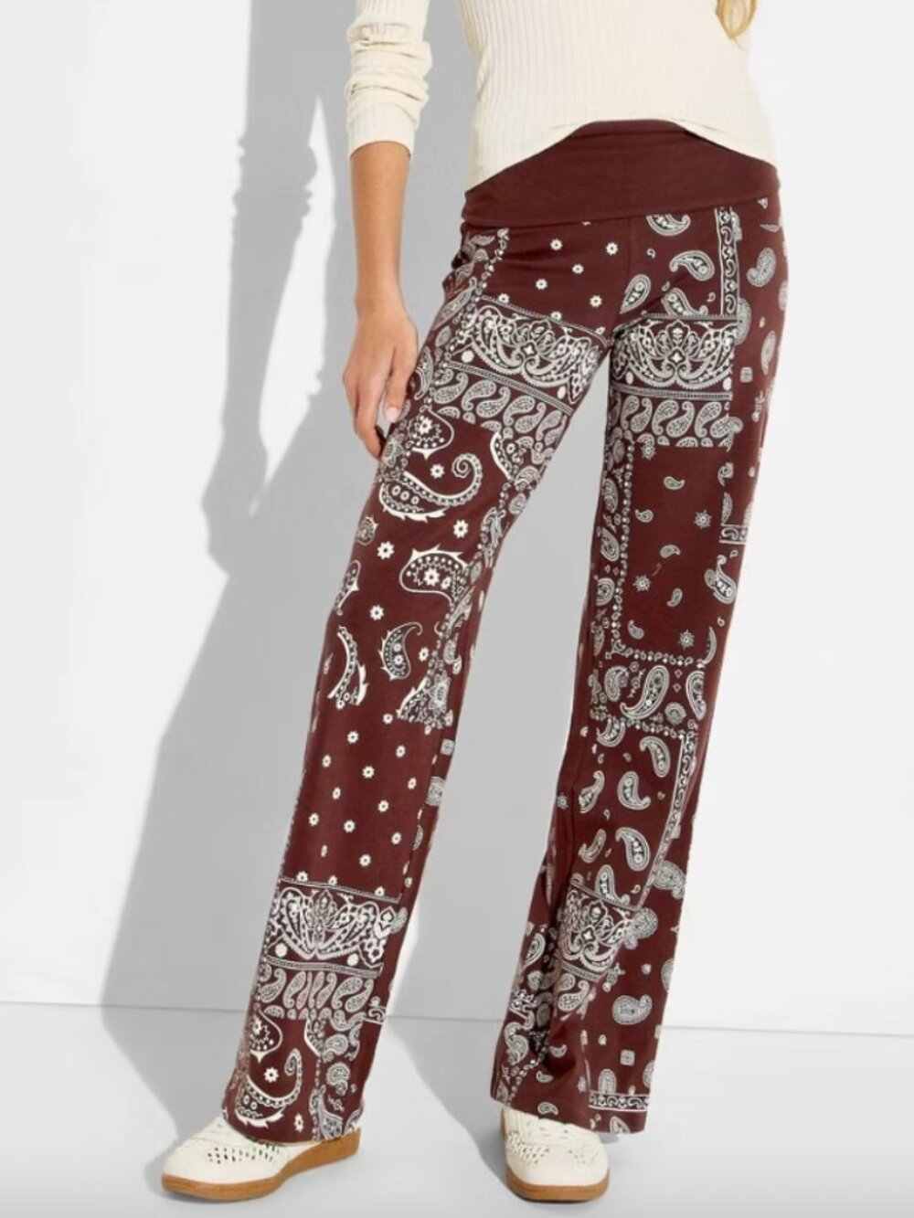 Zoe+Liv Bandana Fold Over Yoga Graphic Pants Brown Large